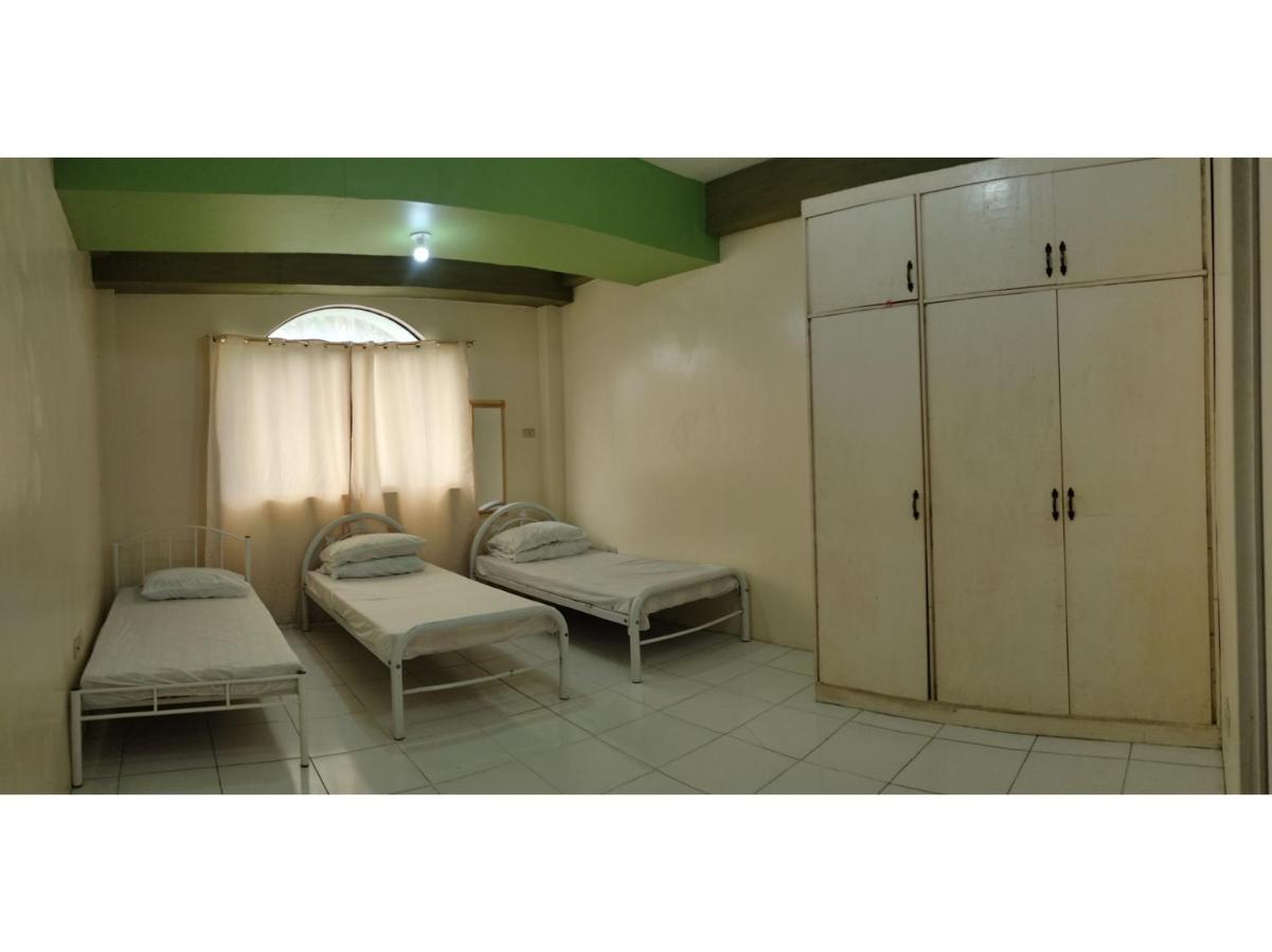 Oyo 800 Ddd Habitat Dormtel Bacolod Hotel Luaran gambar