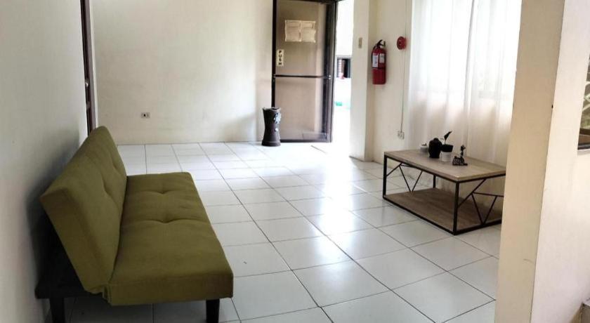 Oyo 800 Ddd Habitat Dormtel Bacolod Hotel Luaran gambar
